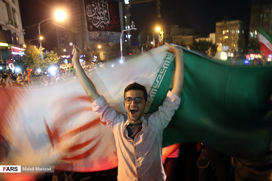 شادی مردم پس از صعود (تصاویر)