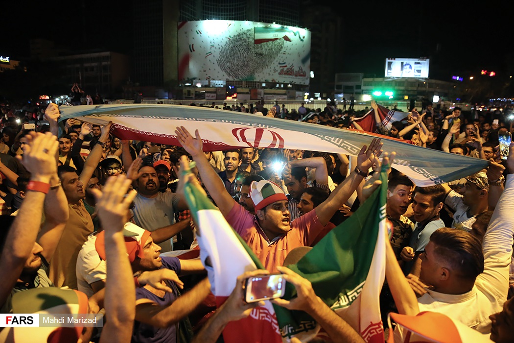 شادی مردم پس از صعود (تصاویر)