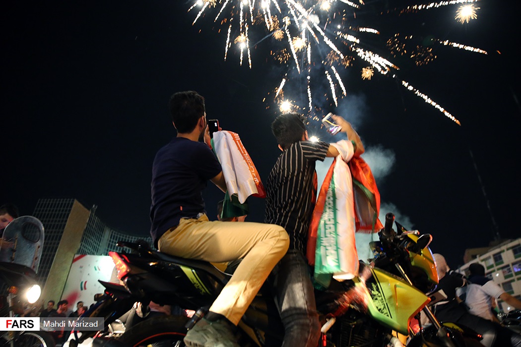 شادی مردم پس از صعود (تصاویر)