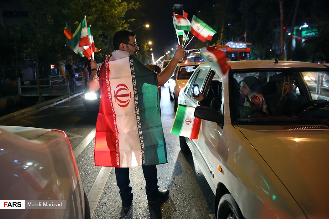 شادی مردم پس از صعود (تصاویر)