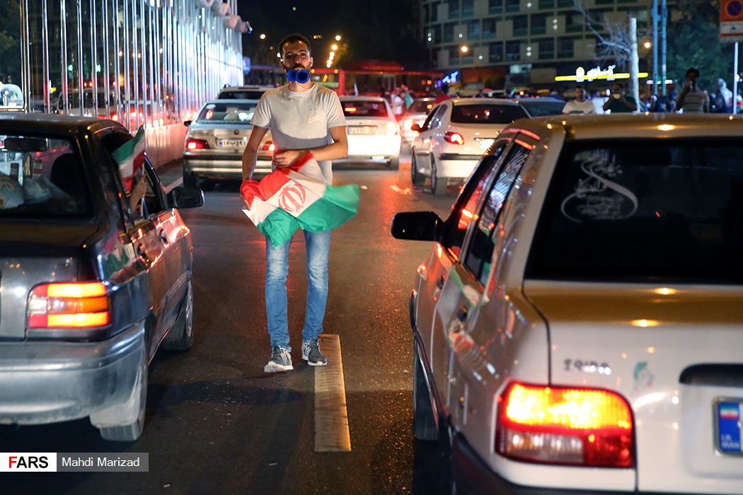 شادی مردم پس از صعود (تصاویر)