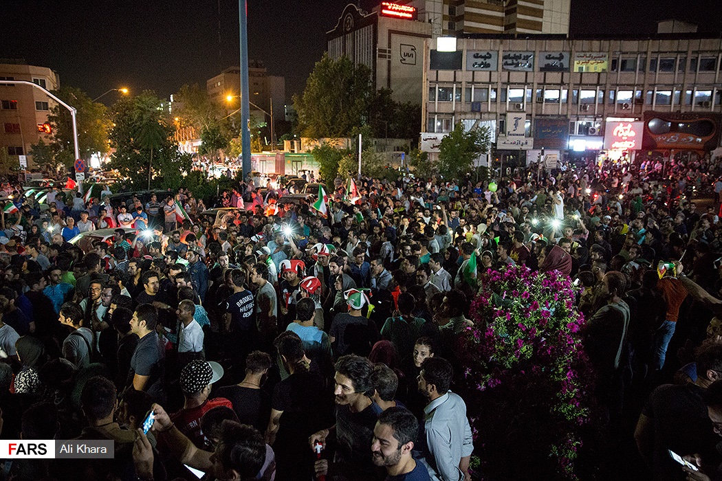 شادی مردم پس از صعود (تصاویر)