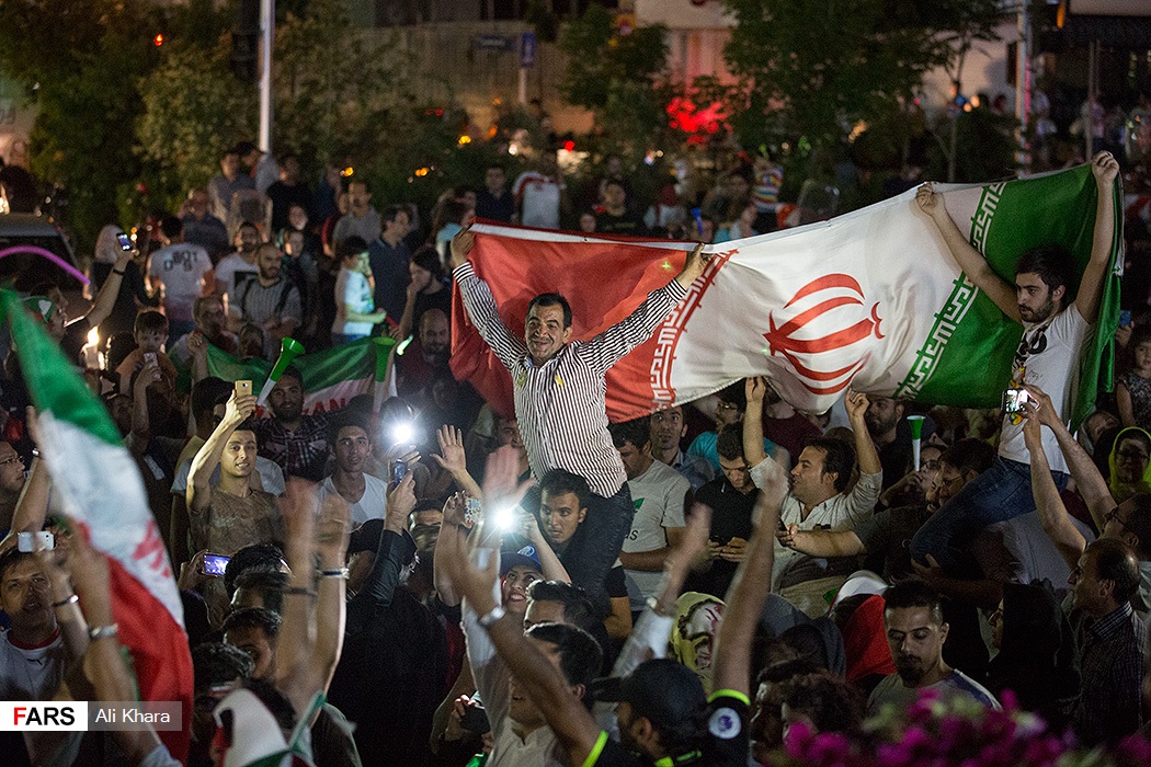 شادی مردم پس از صعود (تصاویر)