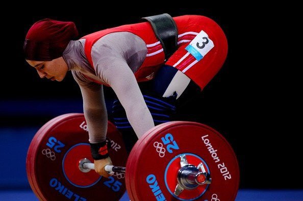 وزنه‌برداری زنان برای اولین‌بار در ایران/لباس وزنه برداری زنان تایید شد (تصویر)