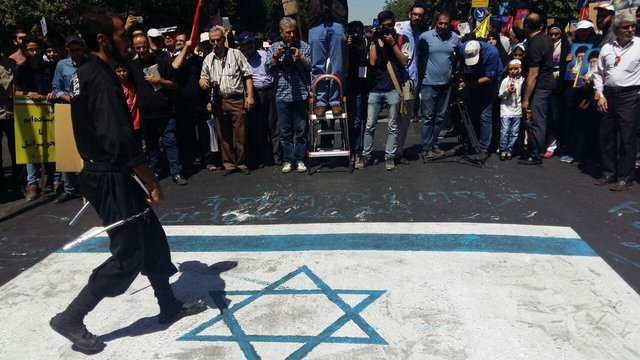 آغاز راهپیمایی روز جهانی قدس/ حضور گسترده مردم در خیابانهای منتهی به دانشگاه تهران آغاز راهپیمایی روز جهانی قدس/ حضور گسترده مردم در خیابانهای منتهی به دانشگاه تهران