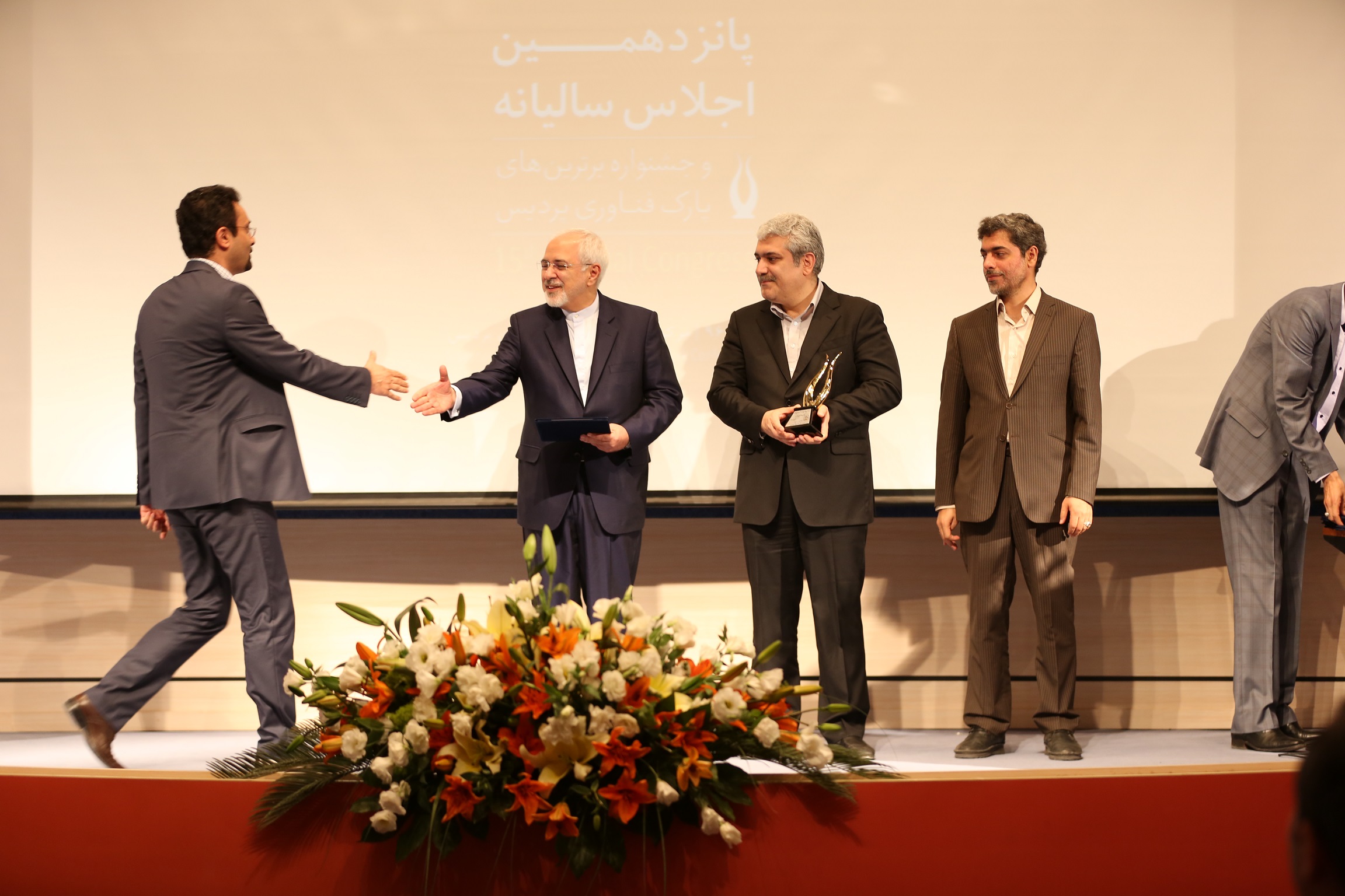 شرکت تجارت الکترونیکی ارتباط فردا، بهعنوان برترینهای پارک فنآوری پردیس معرفی شد شرکت تجارت الکترونیکی ارتباط فردا، بهعنوان برترینهای پارک فنآوری پردیس معرفی شد