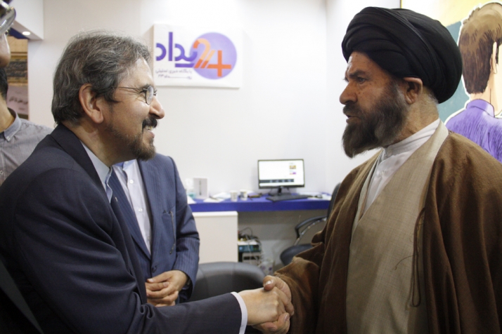 مهمانان غرفه رویداد۲۴ در نمایشگاه مطبوعات (۱)