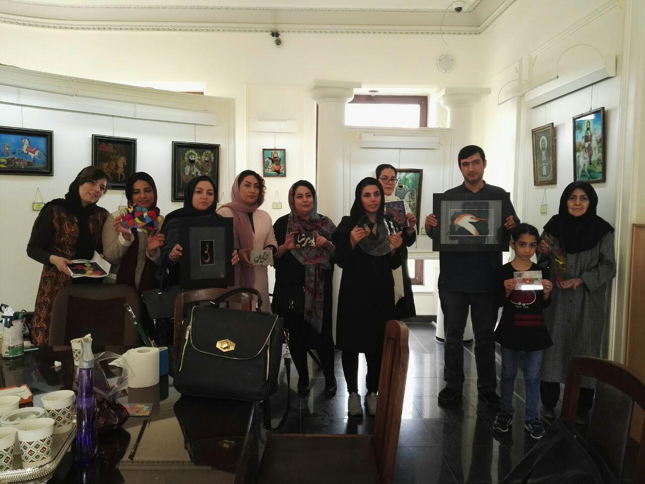 برگزاری کارگاه یک روزه در موزه نقاشی پشت شیشه برگزاری کارگاه یک روزه در موزه نقاشی پشت شیشه