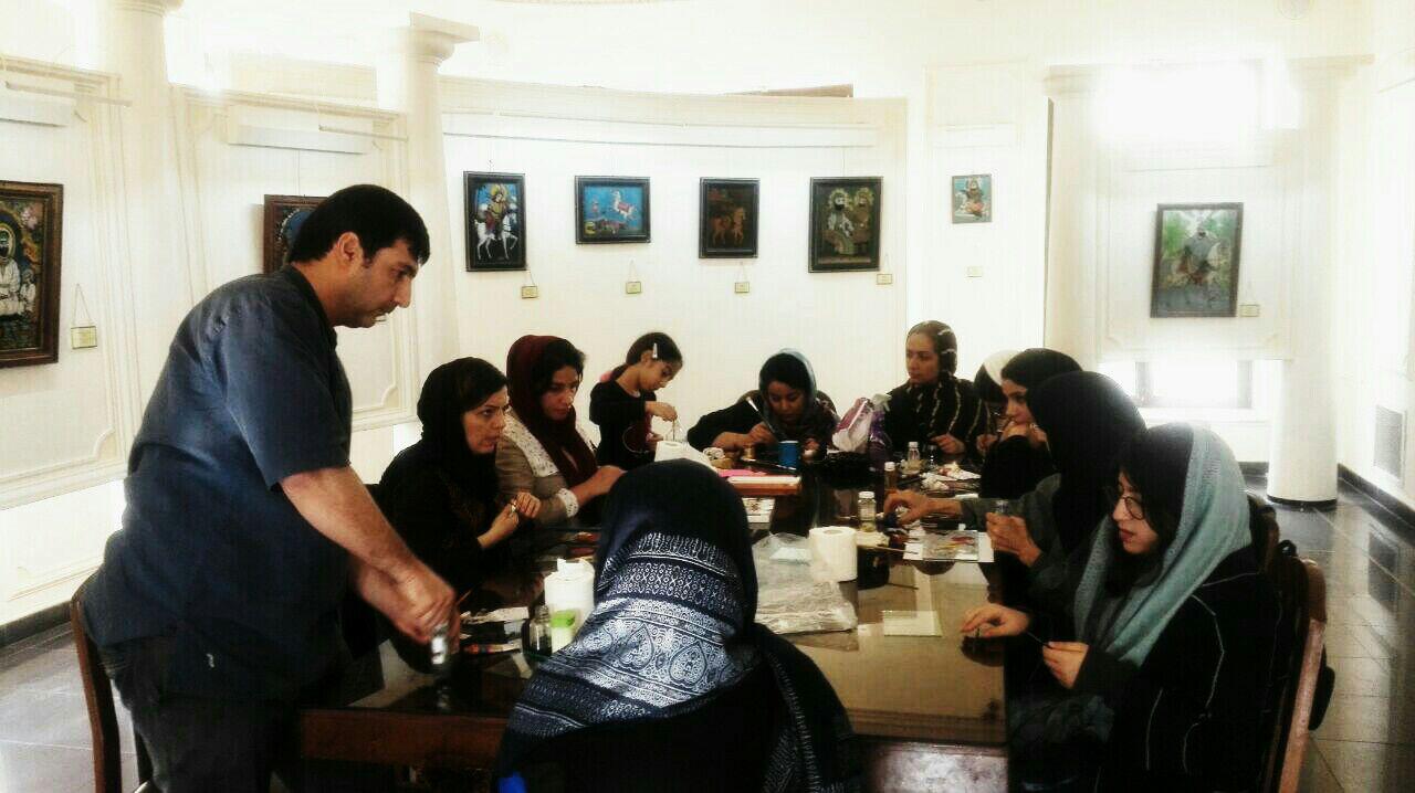 برگزاری کارگاه یک روزه در موزه نقاشی پشت شیشه برگزاری کارگاه یک روزه در موزه نقاشی پشت شیشه