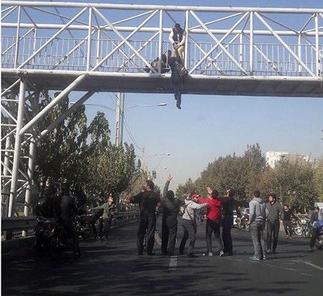 عکس عجیب خودکشی دختر تهرانی از پل اتوبان آهنگ