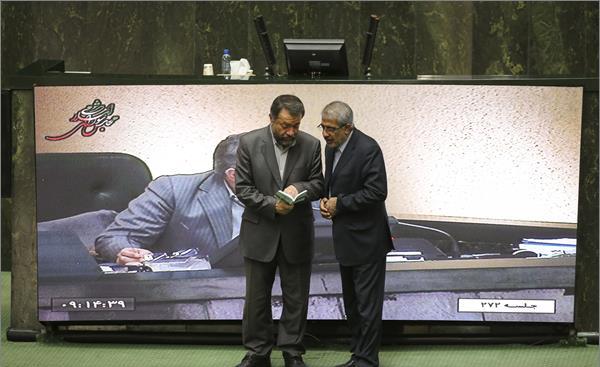 تصاویری از اعتصاب نماینده میانه در مجلس