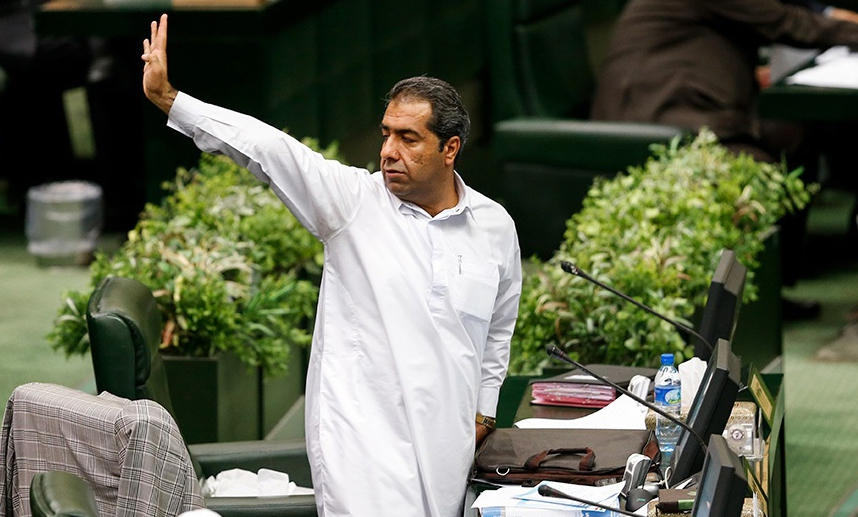 هیچگونه کسر حقوق و تذکری برای نماینده سراوان اعمال نشده است/ نمایندگان از درازهی شکایت نکرده‌اند