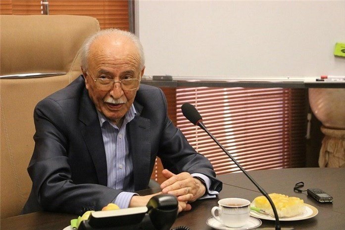 بانک‌ها به جای سرمایه‌گذاری در تولید، برج‌سازی می‌کنند/ بدهی بانک‌ها از دارایی‌ واقعی آنها زیادتر است