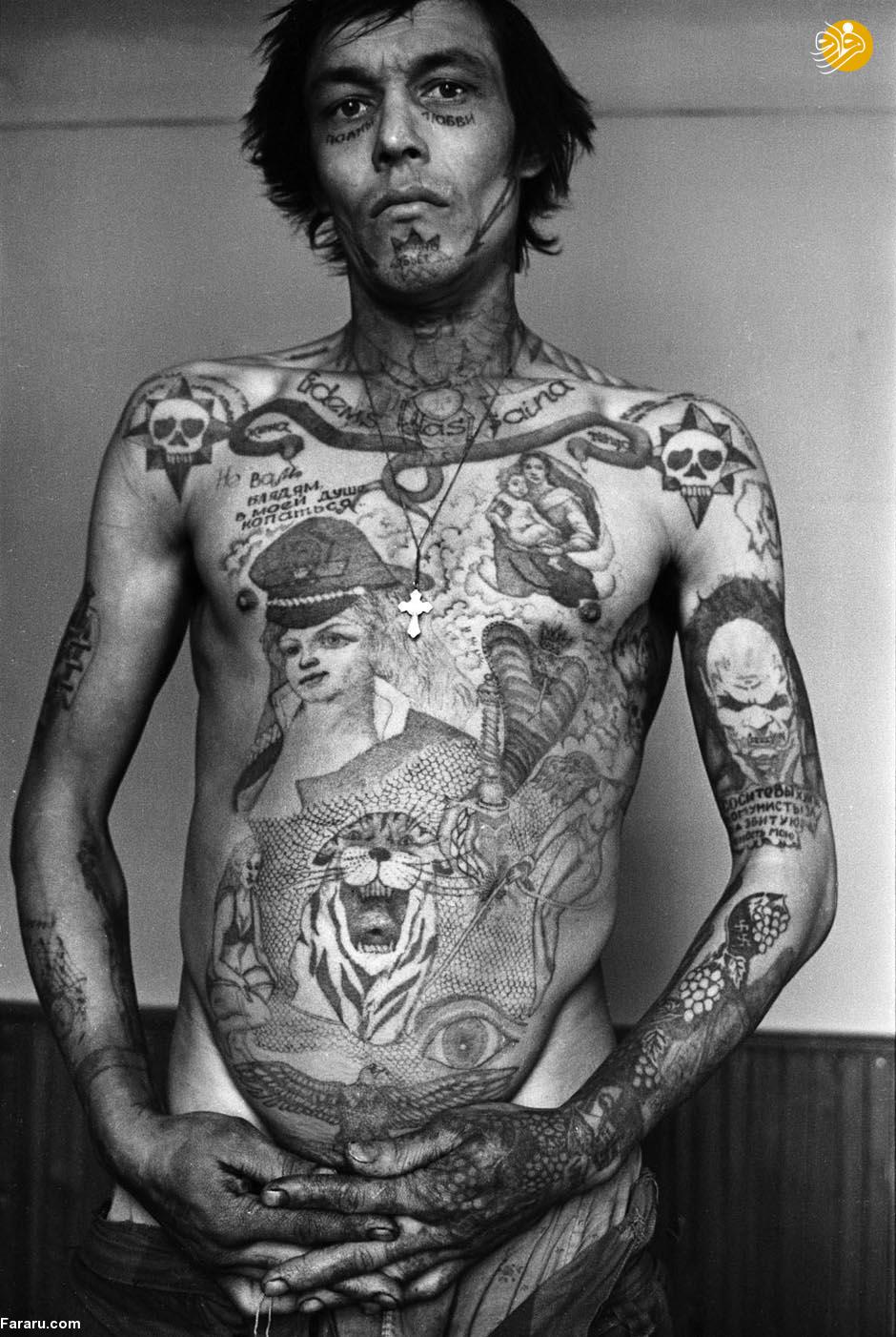 خالکوبی&zwnj;های عجیب روی بدن زندانیان در شوروی +تصاویر