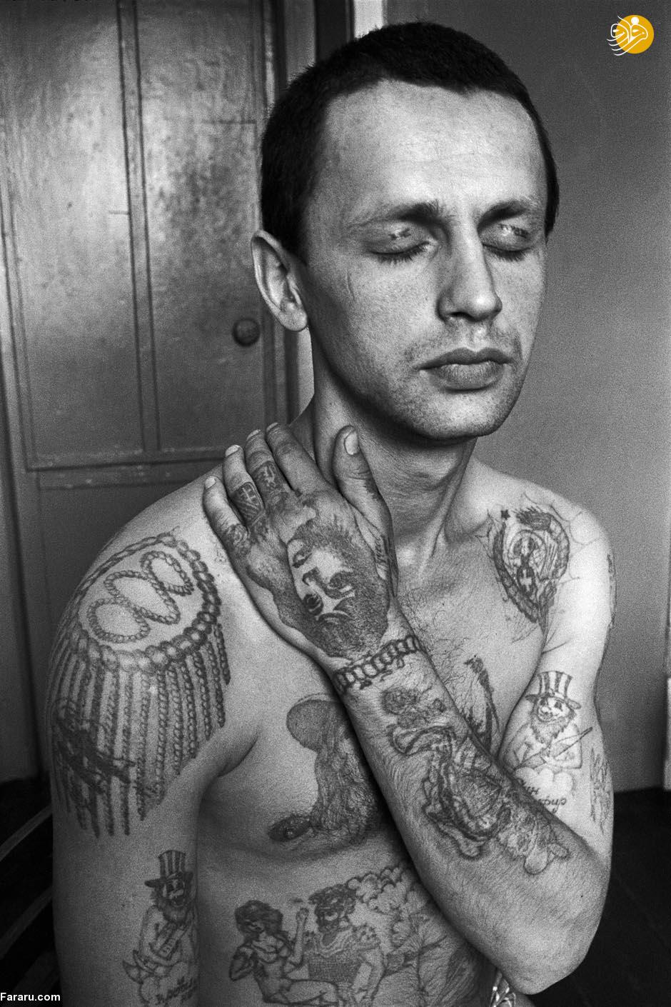 خالکوبی&zwnj;های عجیب روی بدن زندانیان در شوروی +تصاویر