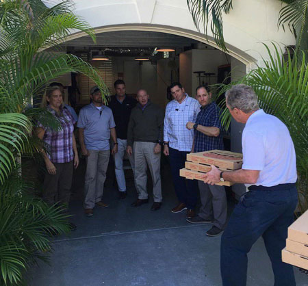 پذیرایی خاص بوش از محافظانش+عکس پذیرایی خاص بوش از محافظانش+عکس