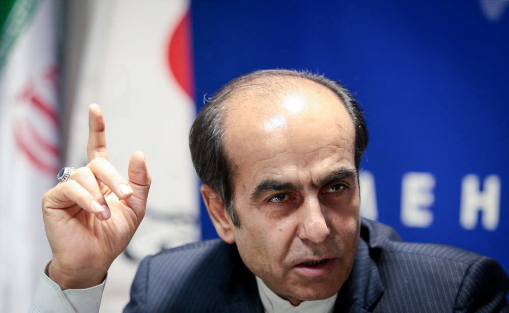 می‌زنم تا می‌توانم حرف حق