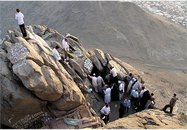 کشته شدن یک زن بر اثر سقوط سنگ در غار حرا