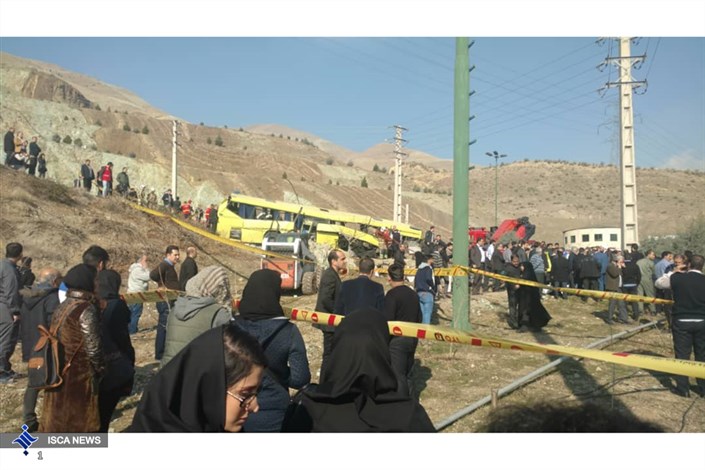 واژگونی اتوبوس حامل دانشجویان واحد علوم و تحقیقات+ فیلم