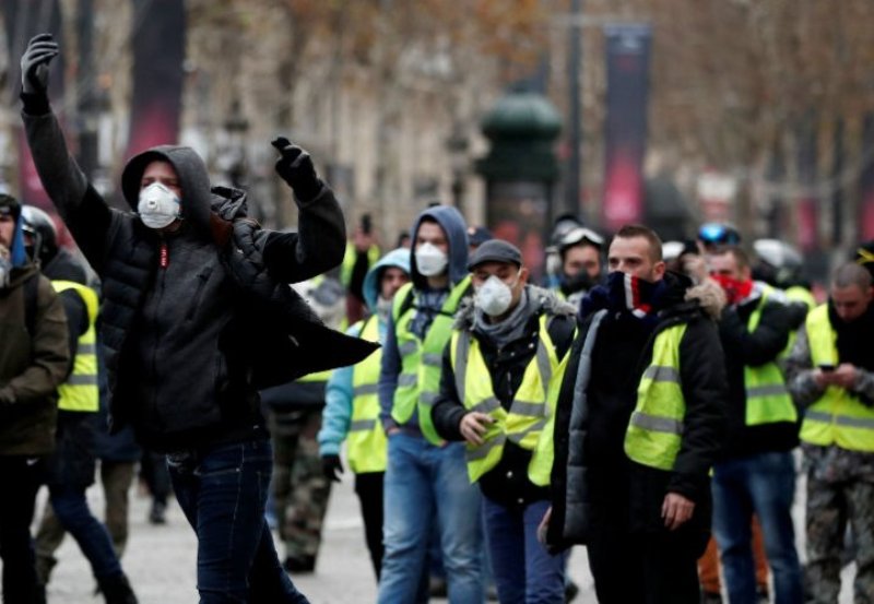 اعتراض جلیقه زرد‌ها در سال جدید میلادی ادامه می‌یابد