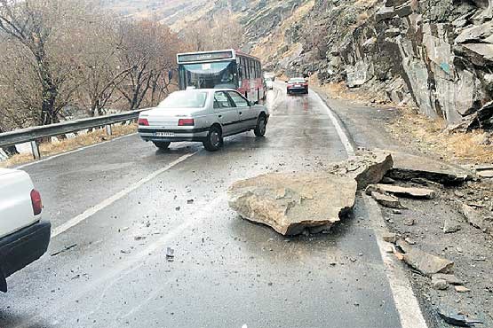 آخرین وضعیت مصدومان حادثه ریزش سنگ در جاده چالوس