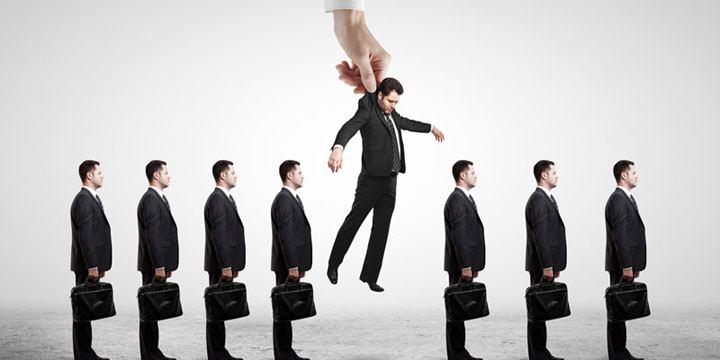 اخراج کارکنان مازاد دولت کلید خورد