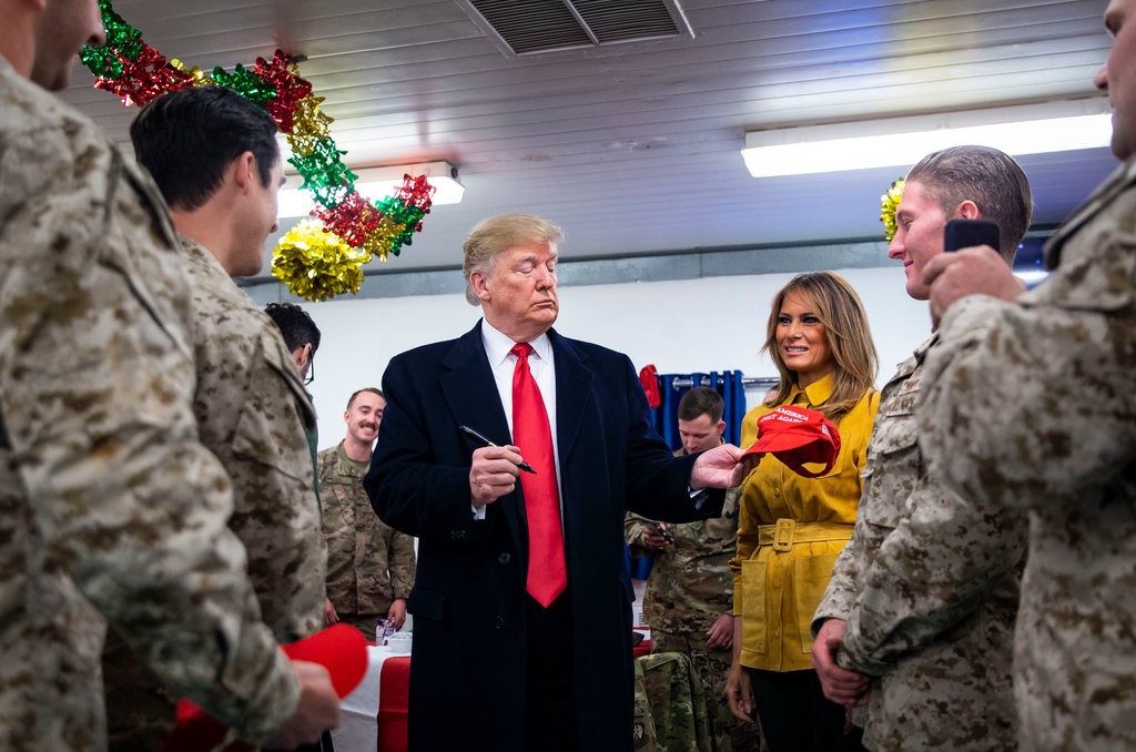 سفر محرمانه ترامپ به عراق توسط یک عکاس آماتور لو رفت/ توییتر، دردسر نهاد‌های امنیتی