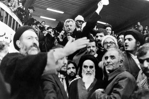 روایت بریتانیا از کمکهای تسلیحاتی به انقلابیون و ساکنان نوفل لوشاتو از روزهای اقامت امام روایت بریتانیا از کمکهای تسلیحاتی به انقلابیون و ساکنان نوفل لوشاتو از روزهای اقامت امام