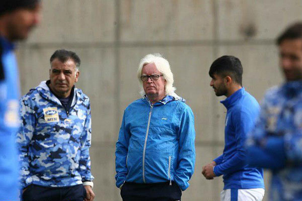 واکنش وینفرد شفر به حضور مهاجم تیم فوتبال پرسپولیس در استقلال واکنش وینفرد شفر به حضور مهاجم تیم فوتبال پرسپولیس در استقلال