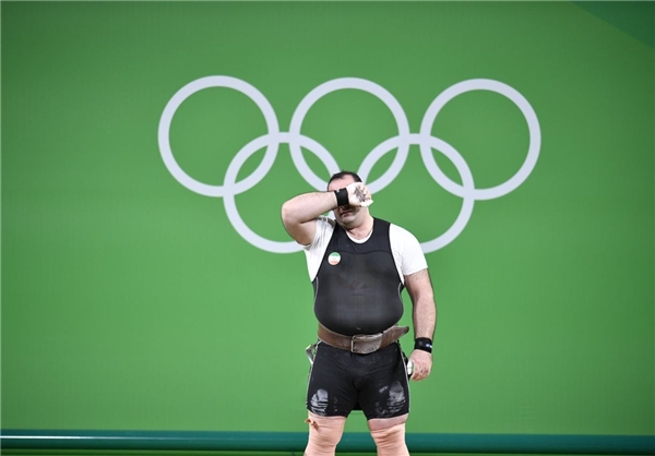 حمایت گسترده قهرمانان از بهداد سلیمی در مقابله با فوتبالیست‌ها