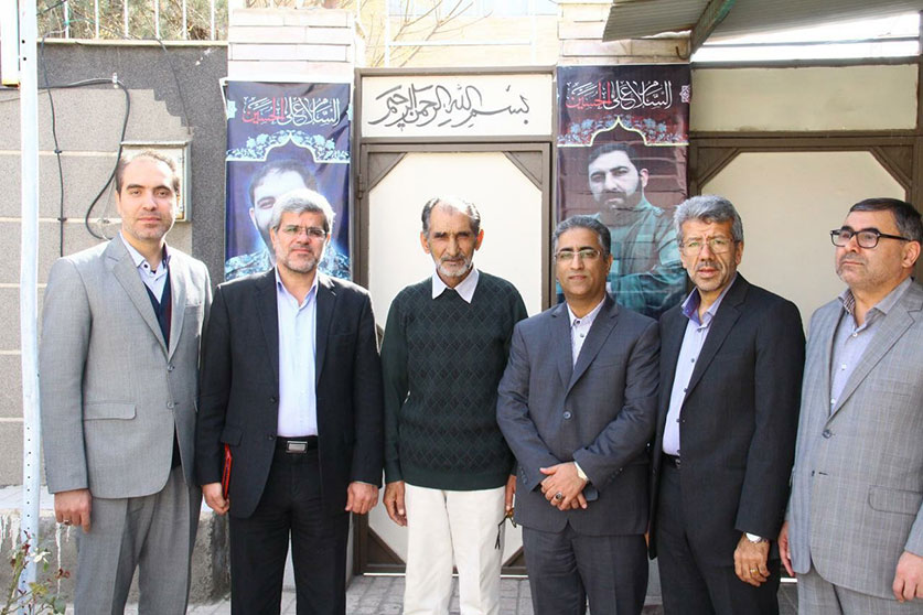 دیدار عضو هیات مدیره بانک ملی ایران با خانواده تنها شهید مدافع حرم شبکه بانکی کشور