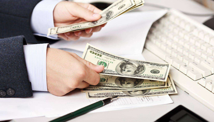 دانشجویان ایرانی خارج از کشور، در راه بازگشت به کشور/ بانک‌ها به دلیل ایرانی بودن برایمان حساب باز نمی‌کنند