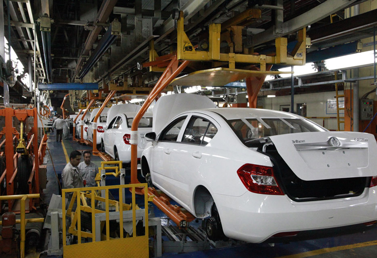 دولت، سهامدار خودروسازی است و نباید قیمت&zwnj;گذاری کند/ این قیمت&zwnj;گذاری نوعی تعارض منافع است