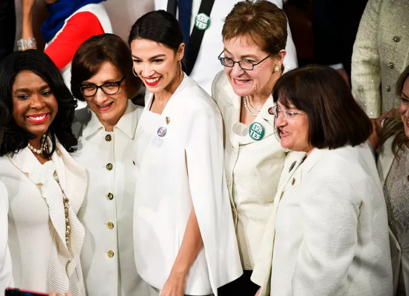 لباس متفاوت ملانیا در سخنرانی ترامپ +تصاویر