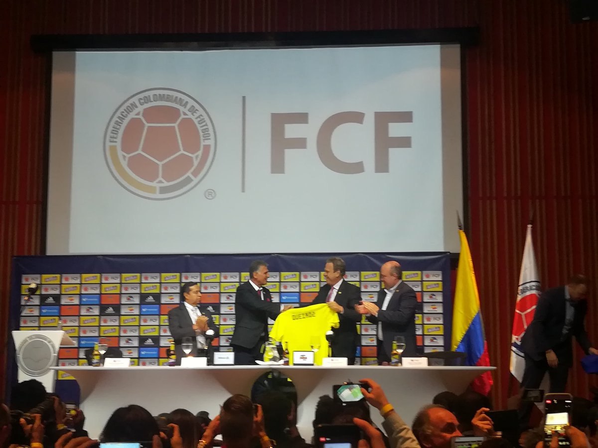 کیروش به پیراهن تیم ملی کلمبیا بوسه زد +عکس کیروش به پیراهن تیم ملی کلمبیا بوسه زد +عکس