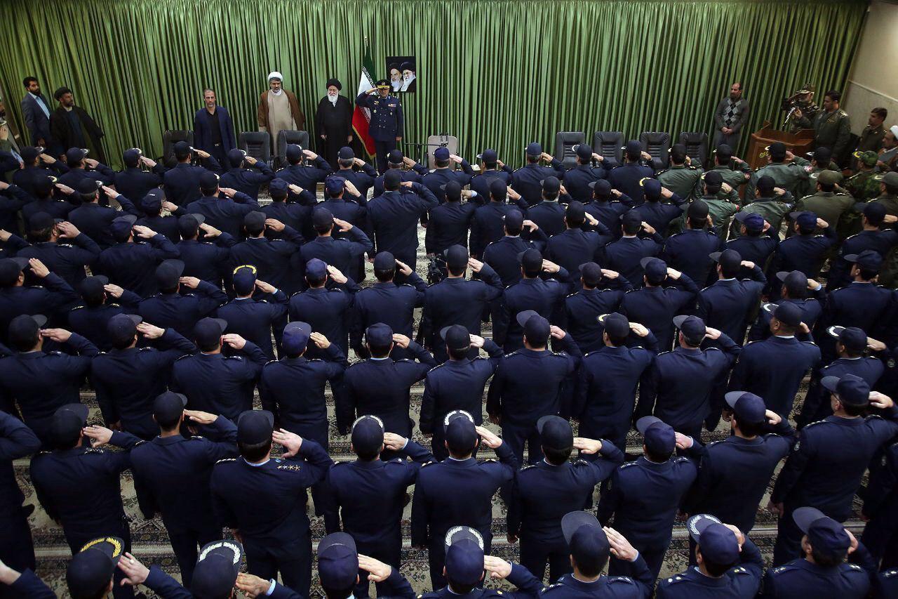 انتقاد زائری از ادای احترام معنی دار همافران به علم الهدی