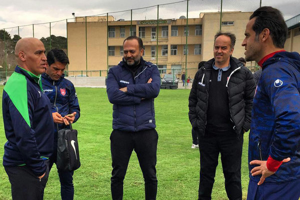 خوش و بش علی کریمی و منصوریان در پایان تمرین ذوب‌آهن