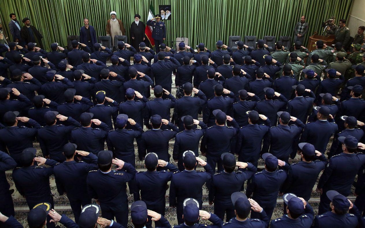 واکنش فعالانن فضای مجازی به دیدار فرماندهان نظامی با علم الهدی