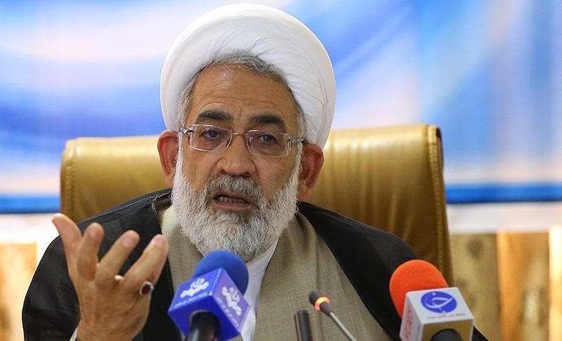 قوه قضائیه می‌گوید فضای مجازی را باید کنترل کند، روحانی مخالف است/ بیشتر کلاهبرداری‌ها با تلگرام است