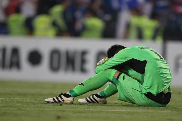 درگیری شدید بازیکنان پرسپولیس و فریادهای زننده دروازه‌بان تیم‌ملی