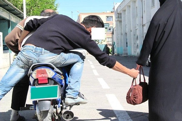 انهدام بیش از ۱۳۵ باند کیف قاپی در شهر تهران انهدام بیش از ۱۳۵ باند کیف قاپی در شهر تهران