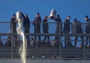 اعتراض عجیب دامداران ایتالیایی به سقوط قیمت شیر+فیلم