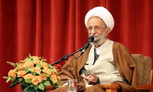 برخی برای حفظ دنیای خود پشت آیات و روایات مخفی می‌شوند