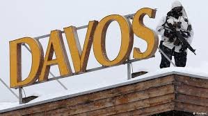 اجلاس داووس با طعم بحران /جان کری: ترامپ باید استعفا بدهد
