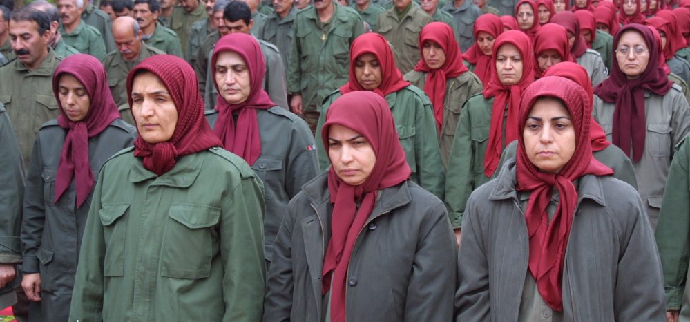 زندگی اعضای سازمان مجاهدین خلق در زندانی به نام کمپ آلبانی/ تمرین هفتگی بریدن گلو با چاقو و درآوردن چشم با انگشت!!