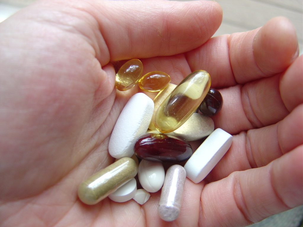 عوارض وحشتناک خوردن قرص بدون آب