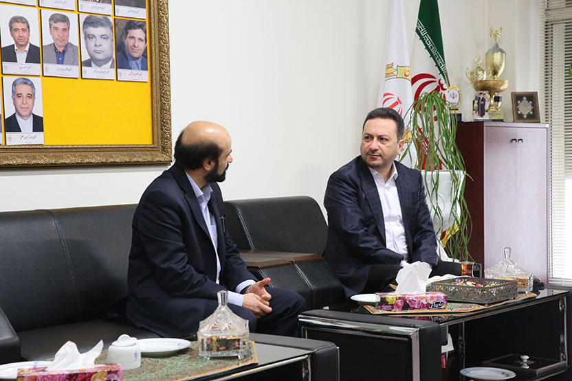 بازدید عضو هیات مدیره بانک ملی ایران از شعبه حافظ