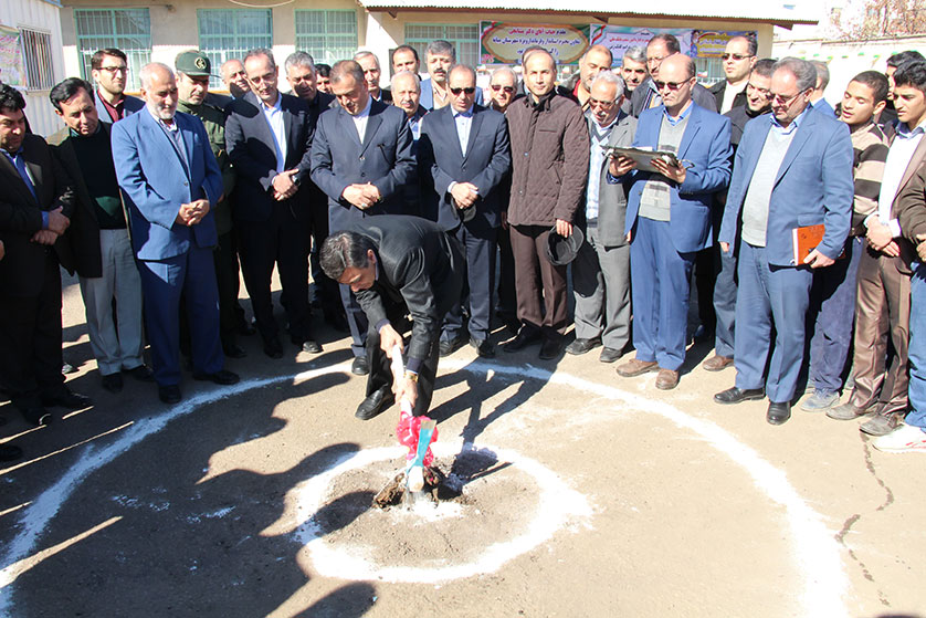 کلنگ زنی دو مدرسه با مشارکت بانک ملی ایران در آذربایجان شرقی