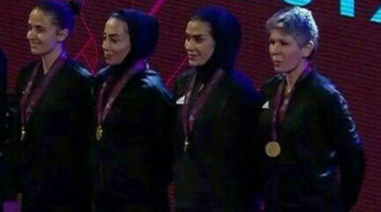 اهدای مدال‌های فوتسال قهرمانی اروپا به داوران بانوی ایرانی + عکس
