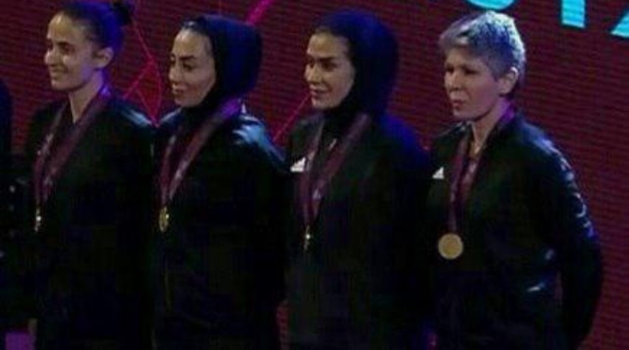 اهدای مدال‌های فوتسال قهرمانی اروپا به داوران بانوی ایرانی + عکس